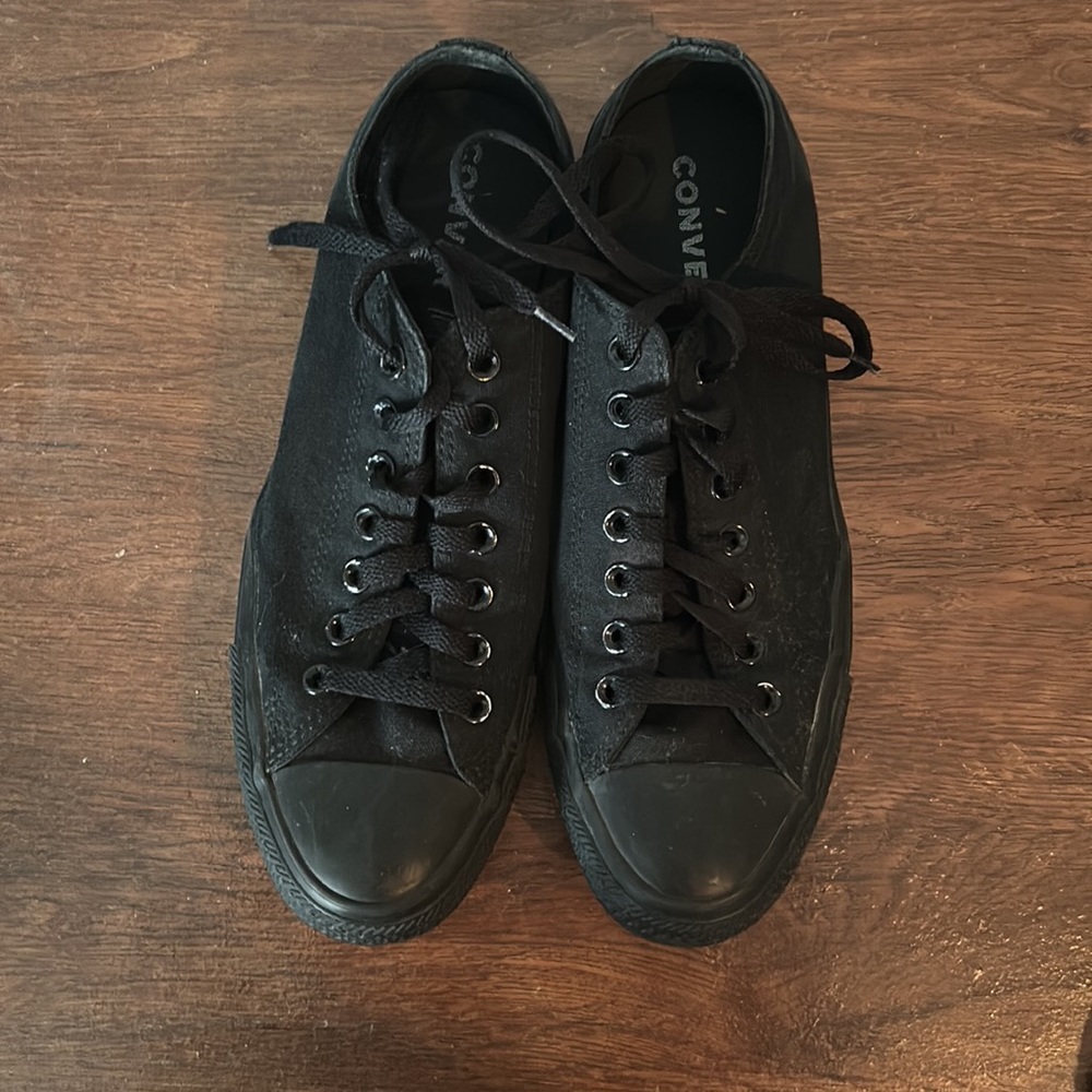 Black converse size 9.5 men - Picture 2 of 4